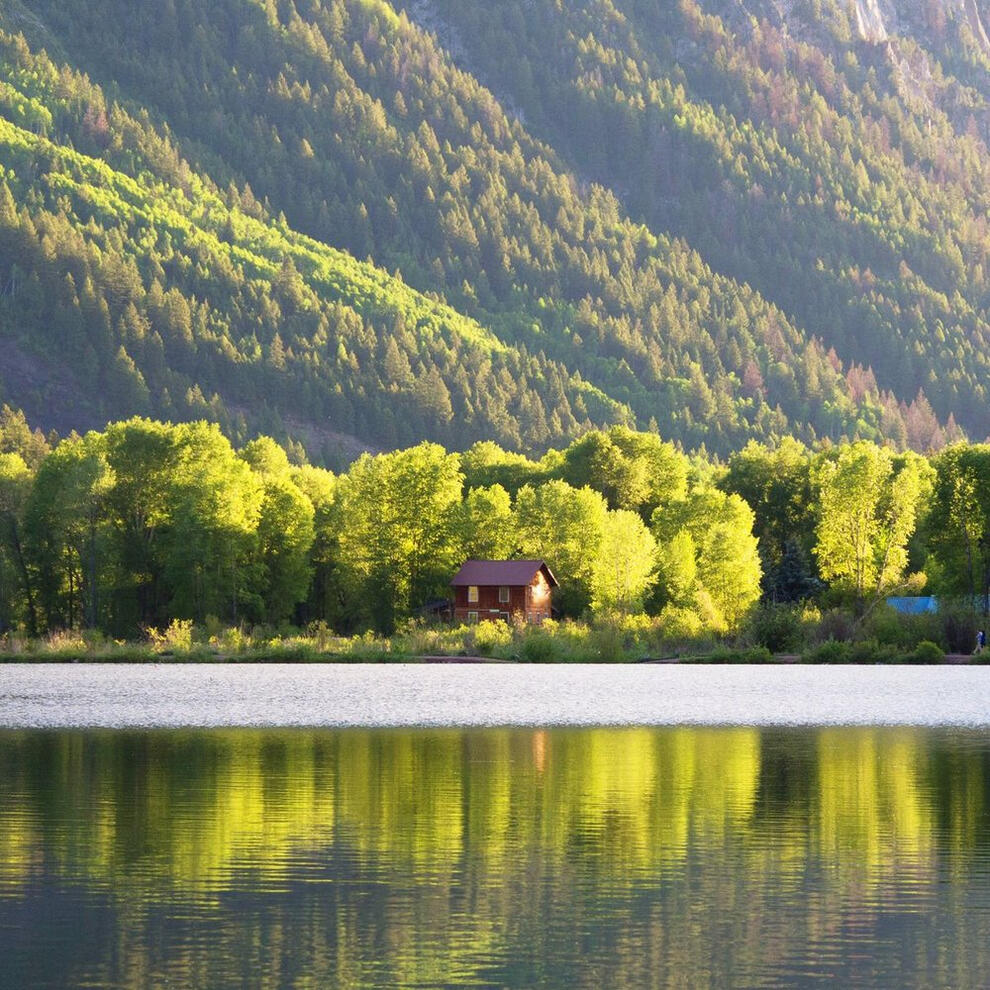 A lakefront cabin in the Colorado Rockies