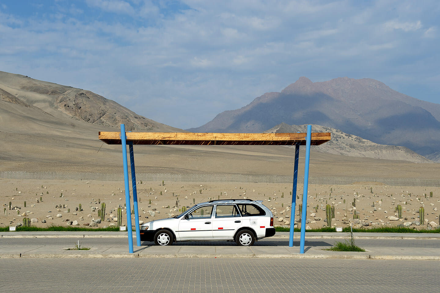 A lonesome carport in the sunny desert of Trujillo, Peru